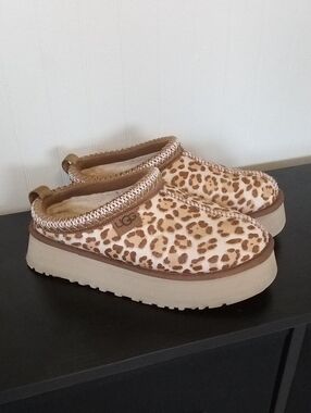 UGG Leopard-Print Slip-On Tazman Clog in Tan and Cream